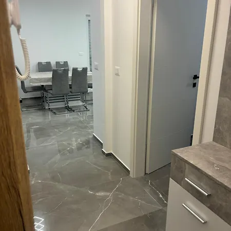 Tini 4 * Pula