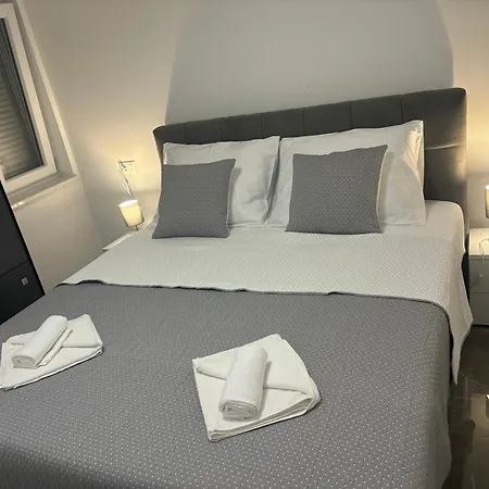 Tini 4 Apartament