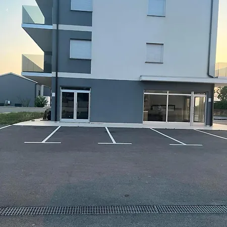 Apartament Tini 4